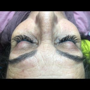 Volume mink eyelash extensions
